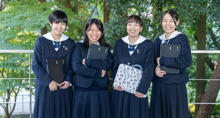 （写真左から）秀英特進科2年生の渡邉愛梨さん、伊澤沙恵さん、髙橋夢果さん、野尻姫名さん。